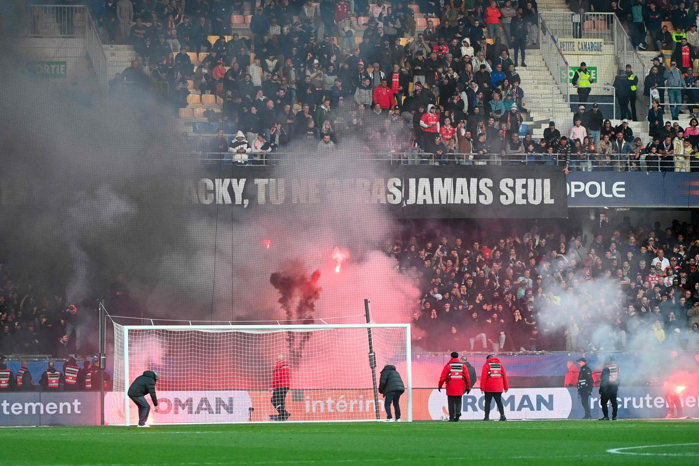 Regarder la vidéo Jets de fumigènes lors du match Montpellier-Saint-Etienne : « au regard de la gravité des faits », la commission de discipline de la LFP met le dossier en instruction