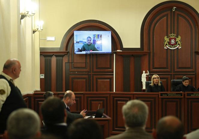 L’opposant et ex-président géorgien Mikheïl Saakachvili, incarcéré depuis 2021, lors d’une audience au tribunal, en vidéo conférence, à Tbilissi, en Géorgie, le 27 octobre 2023.