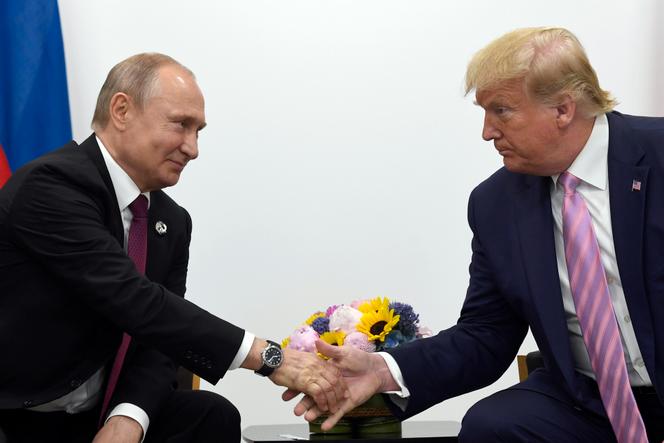 Le président russe, Vladimir Poutine, et son homologue américain, Donald Trump, à Osaka (Japon), le 28 juin 2019.