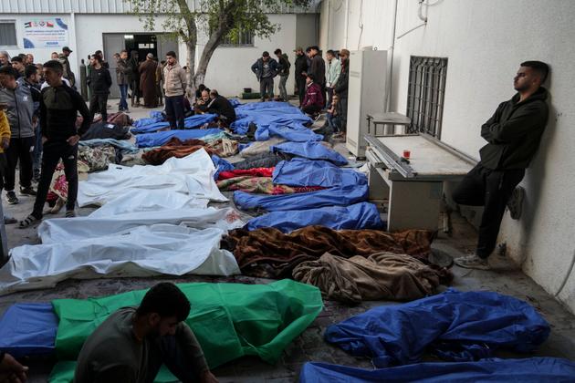 Les corps des Palestiniens tués dans les frappes aériennes de l’armée israélienne à l’hôpital Shifa de la ville de Gaza, le mardi 18 mars 2025.