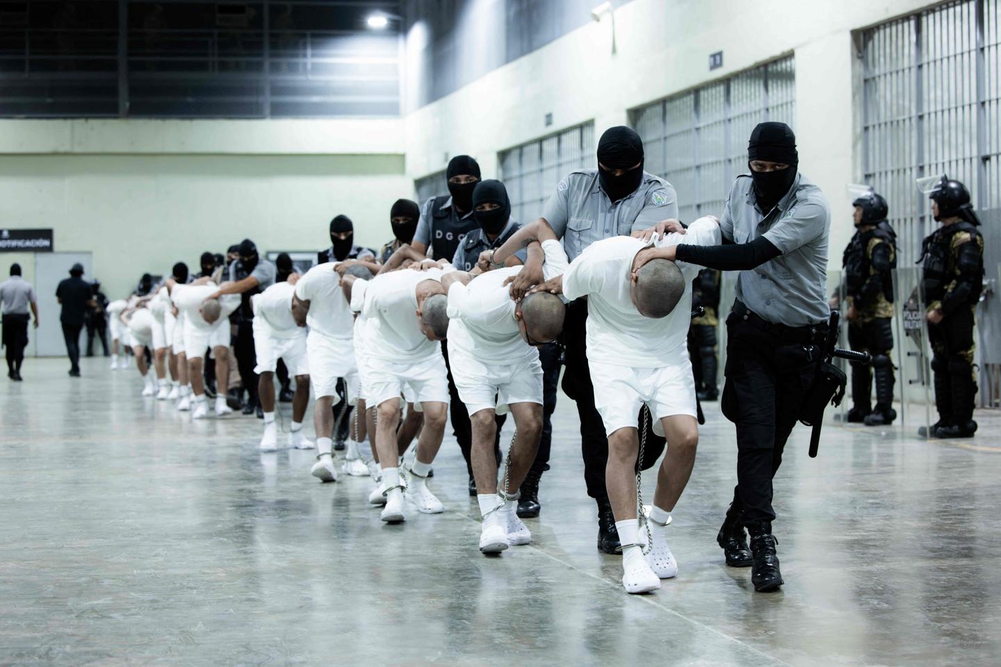Trump defies judiciary by deporting suspected gang members to El Salvador