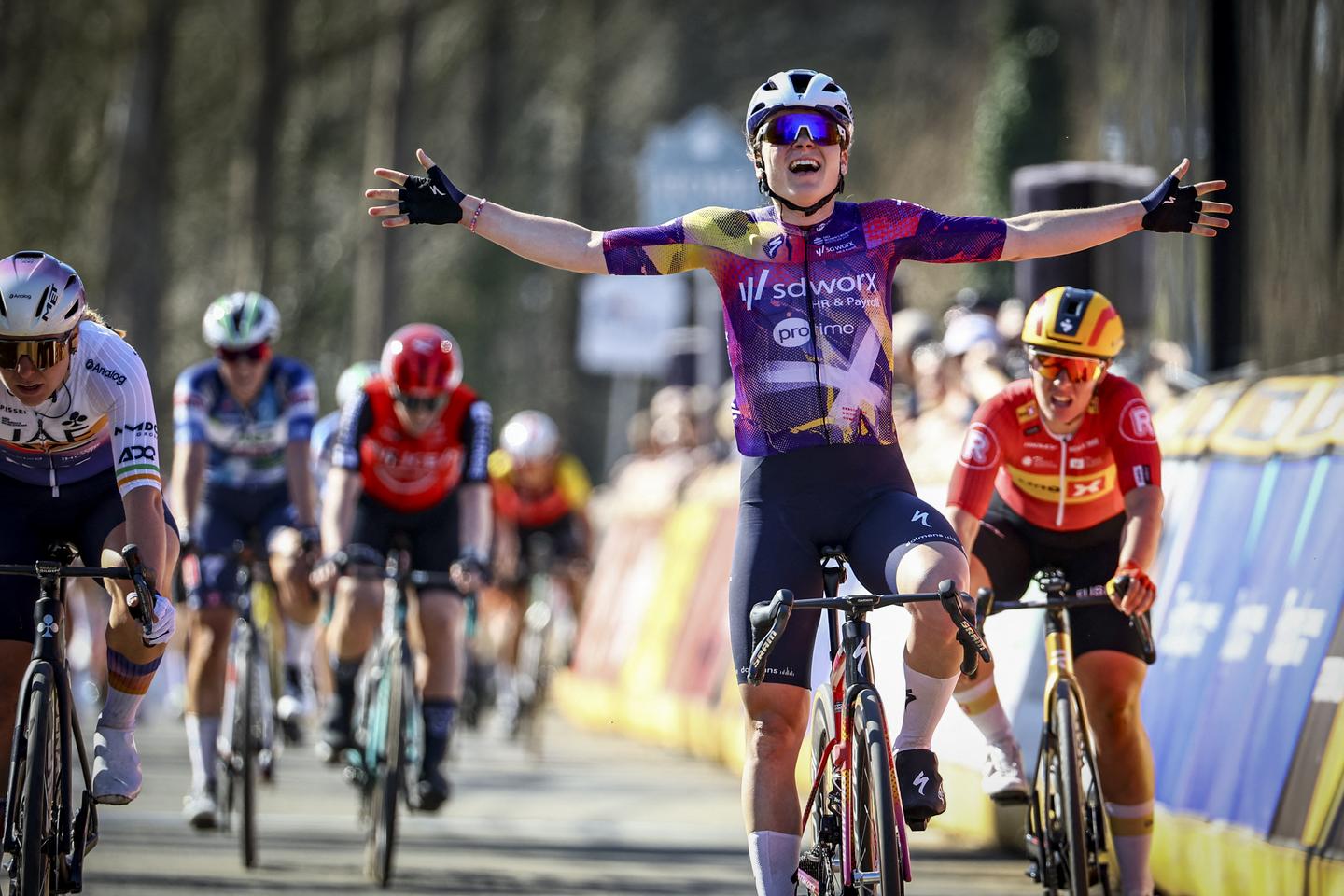 Regarder la vidéo Milan-San Remo, un « monument » de plus pour le cyclisme féminin