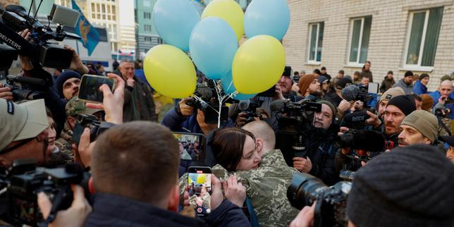 Russia and Ukraine swap hundreds of prisoners in one of the war's largest exchanges