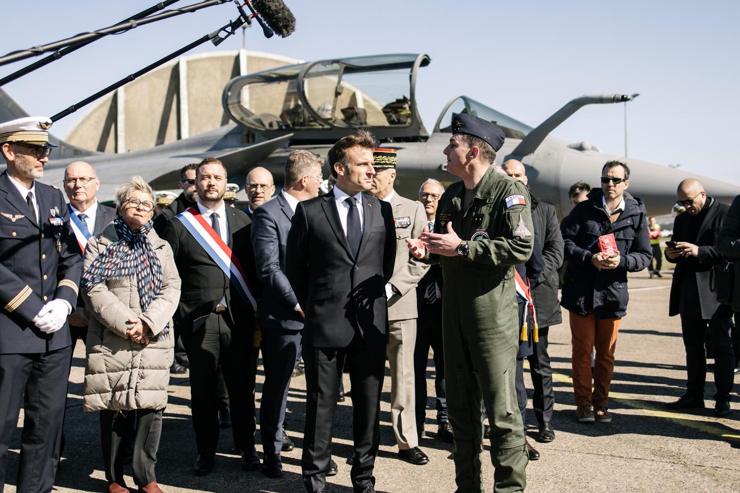 Emmanuel Macron annonce la création d’une quatrième base aérienne à vocation nucléaire en France