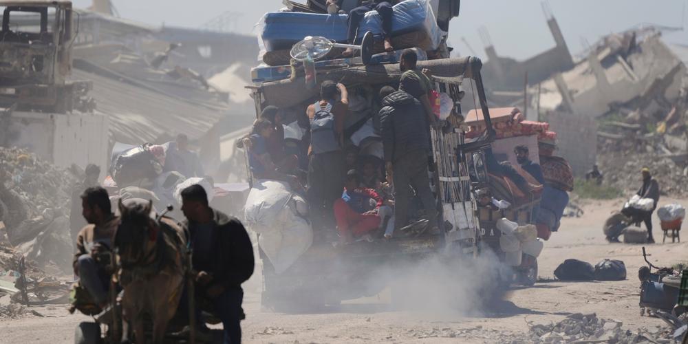 Des habitants de Gaza fuient vers Jabaliya, le 19 mars 2025. - JEHAD ALSHRAFI / AP