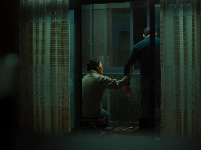 Cai (Yu Aier) et Ding (Yibo Wei) dans le film « Some Rain Must Fall », de Qiu Yang.