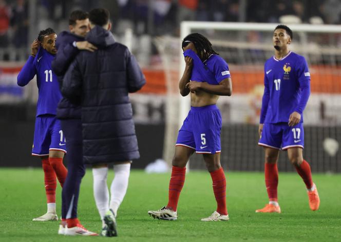 Les joueurs de l’équipe de France après leur défaite en quart de finale aller de la Ligue des nations contre la Croatie à Split, le 20 mars 2025.
