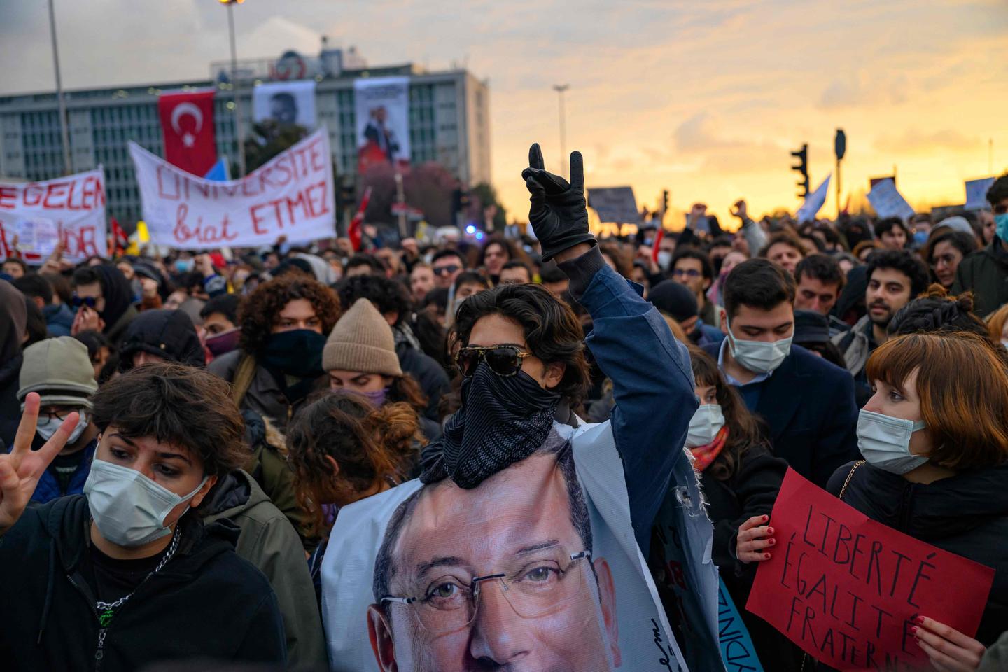 Turkey: Massive protests erupt over Istanbul mayor's arrest