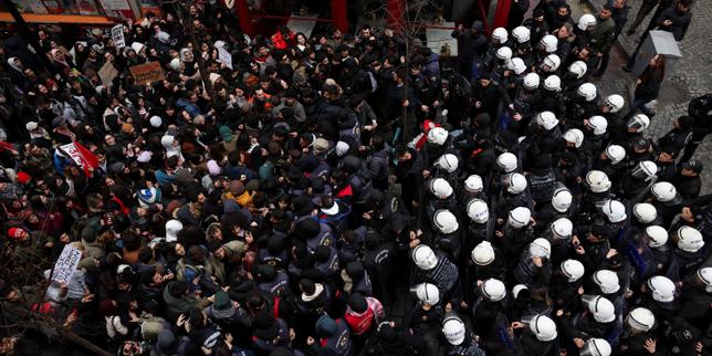 Turquie : des milliers de manifestants soutiennent le maire d’Istanbul, Ekrem Imamoglu, après son arrestation