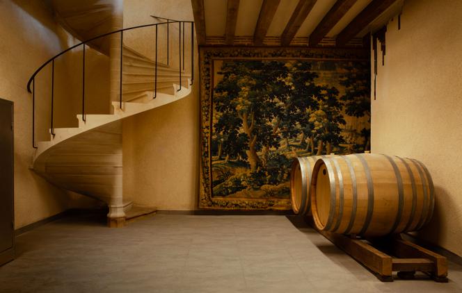 Installation de l'artiste Mathias Kiss à Château de Lestang, à Sancer, France.