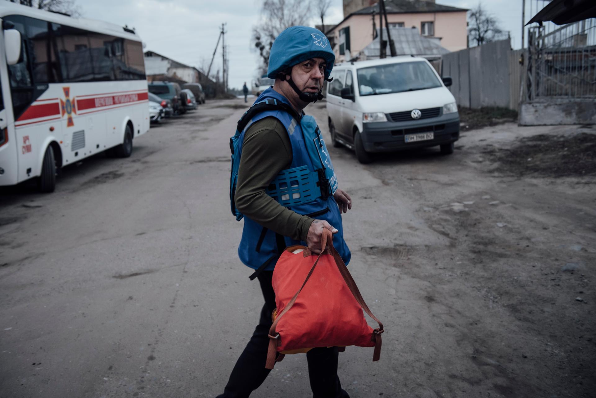 Anatoly, a member of the Proliska humanitarian organization, in Krasnopillya, March 22, 2025.