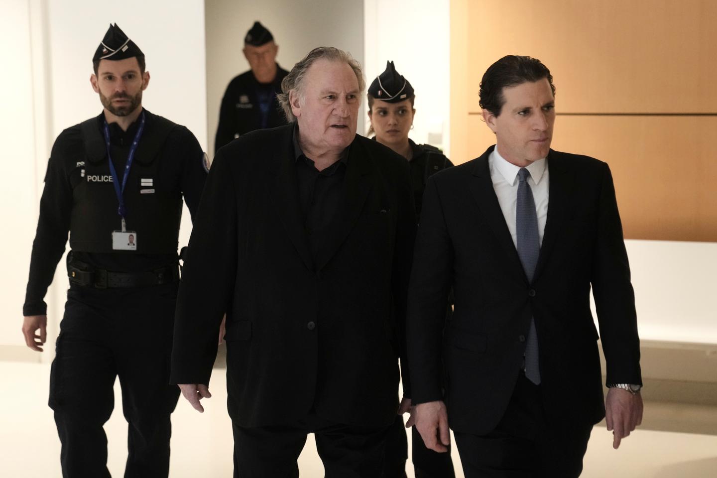 Au premier jour du procès de Gérard Depardieu, la défense demande à refaire une « enquête bâclée »