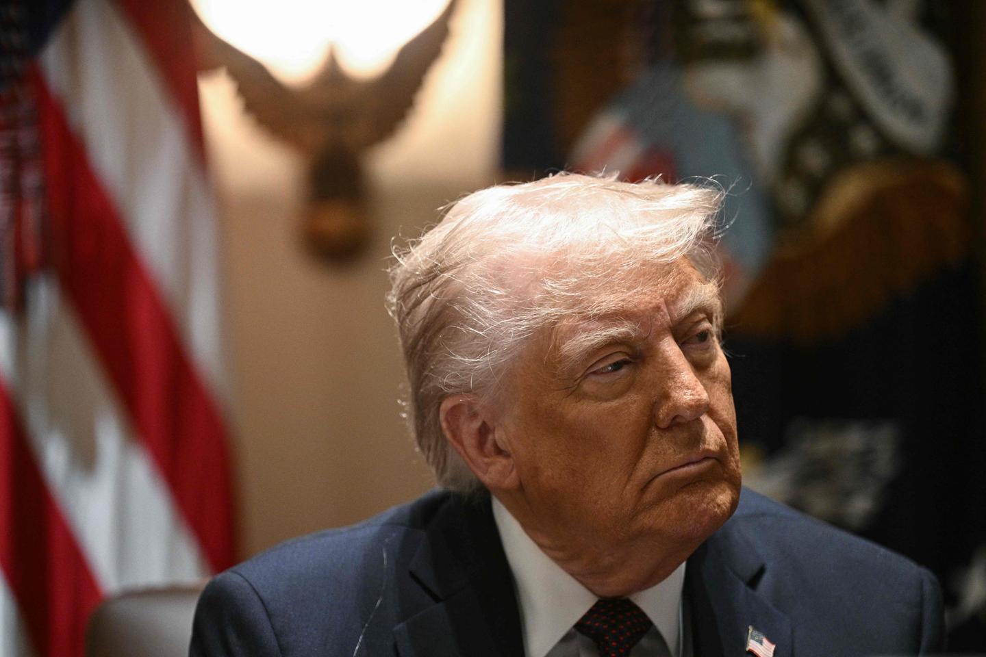 Trump threatens 25% tariff on countries that buy oil, gas from Venezuela