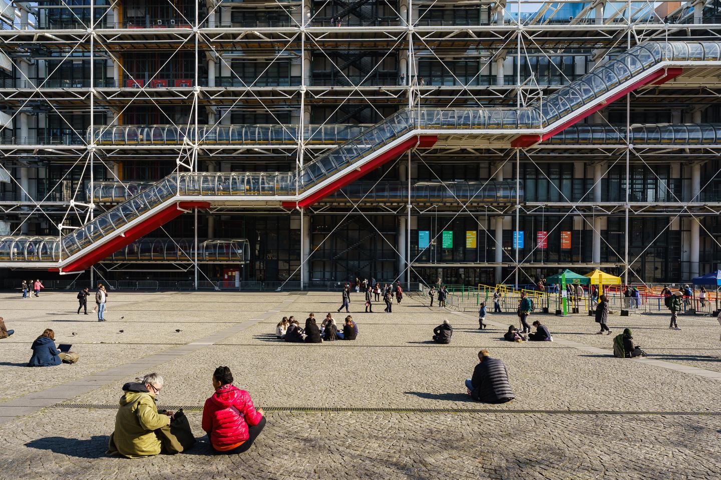 Autour du Centre Pompidou, à Paris, le quartier craint le contrecoup de la fermeture