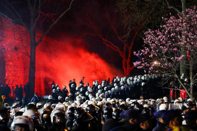 Les forces de l’ordre turques lors d’une manifestation contre l’arrestation du maire d’Istanbul, Ekrem Imamoglu, le 25 mars 2025.