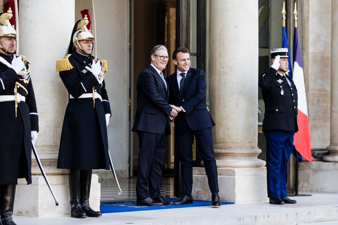 Le premier ministre du Royaume-Uni, Keir Starmer, et Emmanuel Macron, au palais de l’Elysée, à Paris, lundi 17 février 2025.