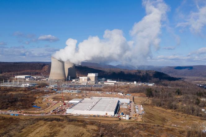 Centre de données en construction possédé par Amazon Web Services, devant une centrale nucléaire à Berwick, Pennsylvanie, le 14 janvier 2024.