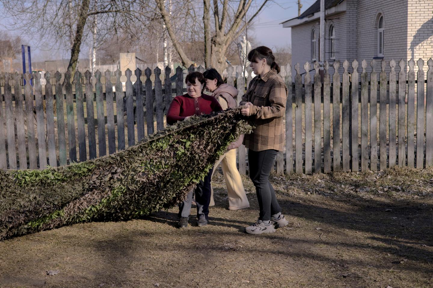 The invisible army of Ukrainian volunteers: 'Without them, the country's defense and society would have suffered enormous losses'