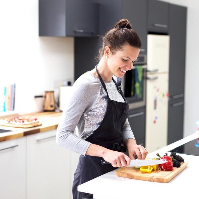 Claudine Boulstridge dans sa cuisine, 2022.