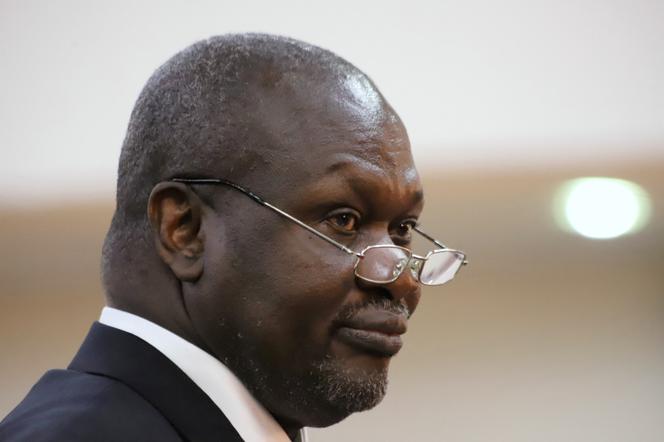 Riek Machar est prêté serment lorsqu'il est en fonction de vice-président du Soudan du Sud à Juba, le 22 février 2020.