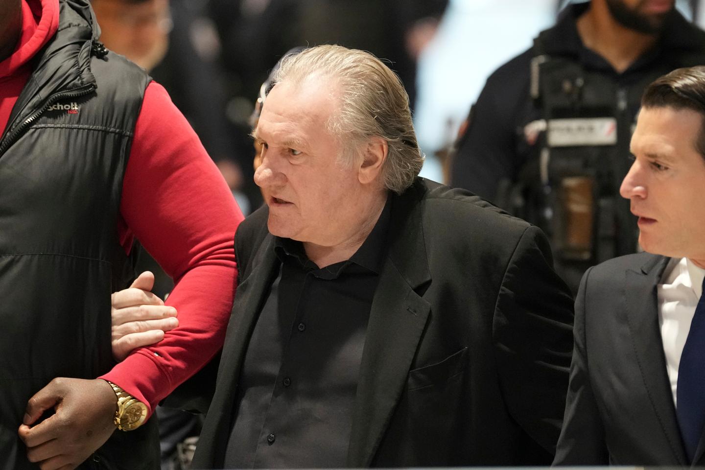 Procès de Gérard Depardieu : dix-huit mois avec sursis requis et les méthodes de son avocat en débat