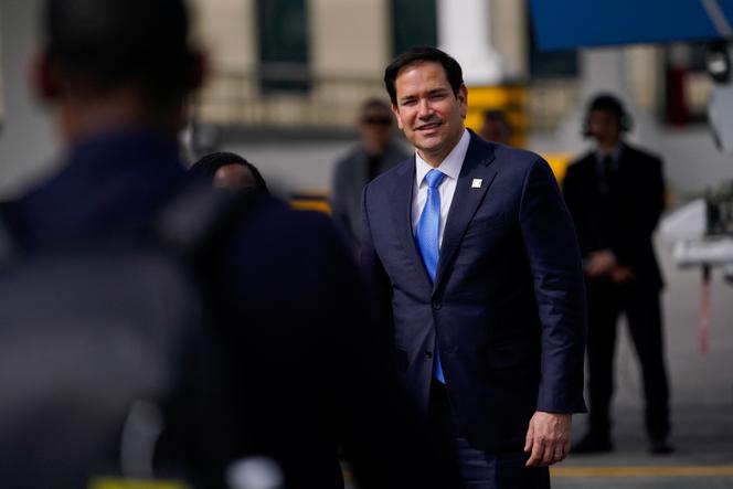 Le secrétaire d’Etat américain, Marco Rubio, à l’aéroport international Cheddi Jagan de Georgetown, au Guyana, jeudi 27 mars 2025.