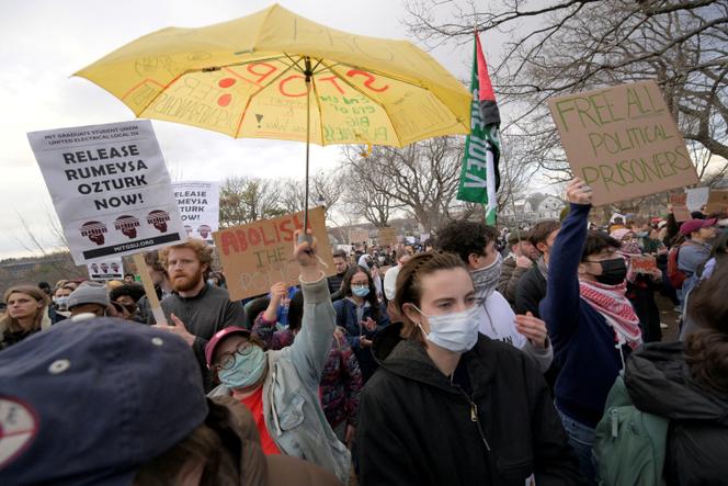 Un rassemblement en soutien à Rumeysa Ozturk, étudiante turque propalestinienne placée en détention. A Somerville (Massachusetts), le 26 mars 2025.