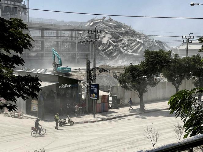 Un bâtiment effondré à Bangkok, le 28 mars 2025.