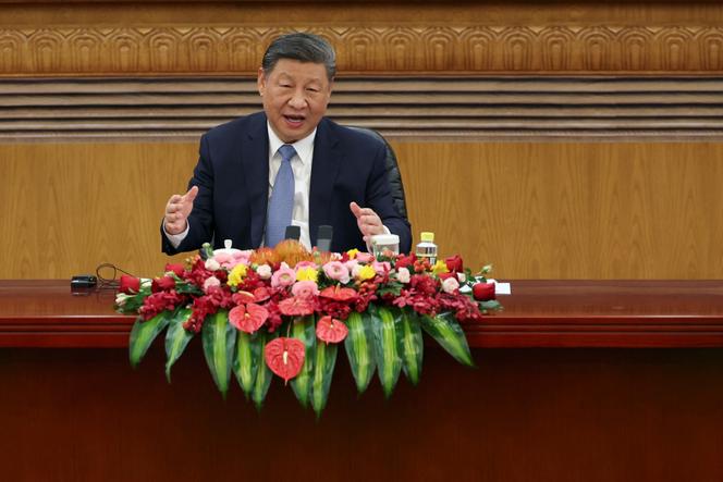 Le président chinois, Xi Jinping, lors d’une réunion avec des chefs d’entreprise étrangers, à Pékin, le 28 mars 2025.