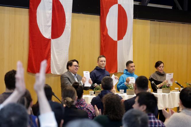 (De gauche à droite.) Le leader du parti Atassut, Aqqalu Jeremiassen, le leader
du parti Demokraatit et premier ministre élu du Groenland, Jens-Frederik Nielsen, le leader du parti Inuit Ataqatigiit, Mute Bourup Egede, et la présidente du parti Siumut, Vivian Motzfeldt, assistent à une cérémonie de signature d’un accord de coalition, à Nuuk, au Groenland, le 28 mars 2025.