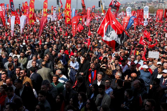 Lors d’une manifestation en soutien au maire d’opposition d’Istanbul, Ekrem Imamoglu, le 29 mars 2025.