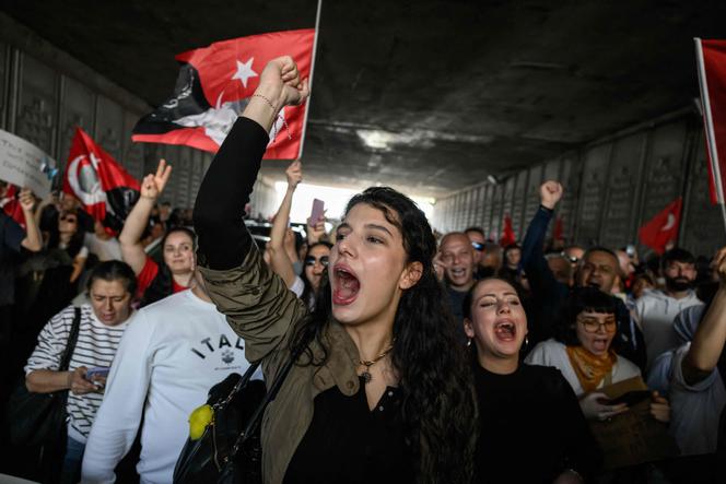 Manifestation à Istanbul, le 29 mars 2025, pour protester contre l’arrestation du maire de la ville, Ekrem Imamoglu, principal opposant au président turc, Recep Tayyip Erdogan.