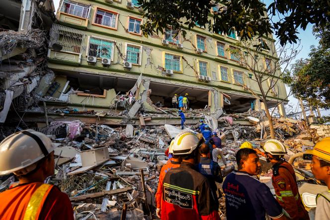 Dans le centre-ville de Mandalay, le 30 mars 2025.