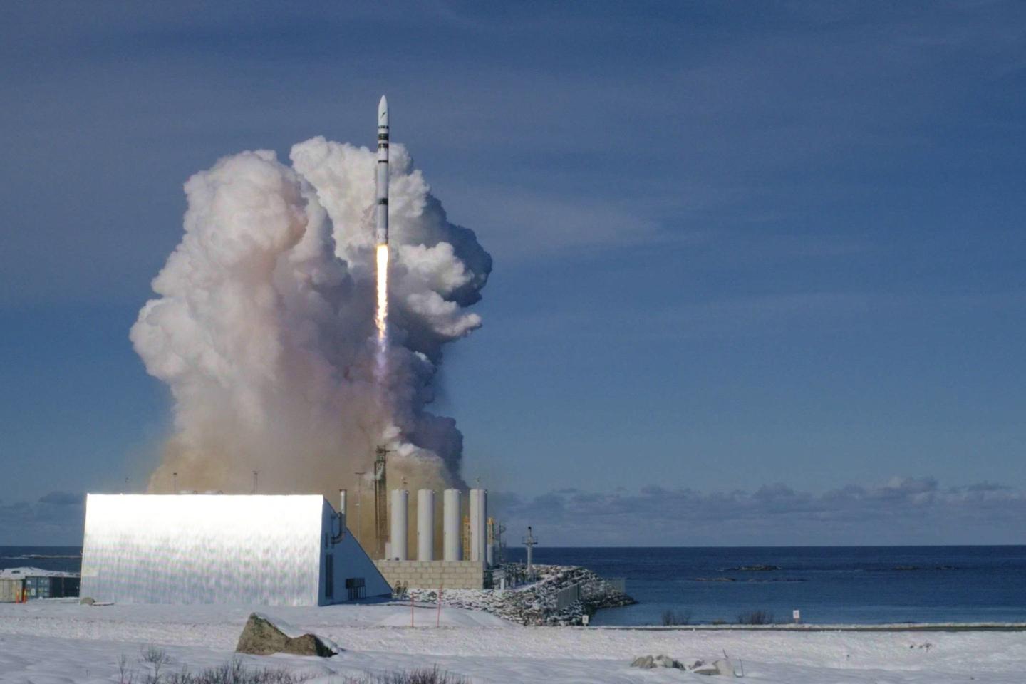 ドイツの産業は、飛行中の最初のロケットをテストすることにより、宇宙のための競争に入ります