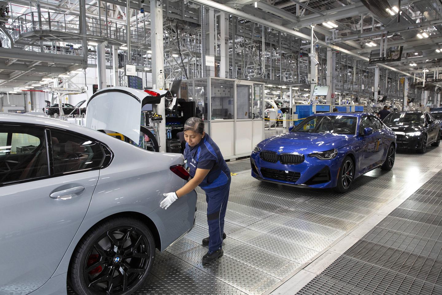 Trump's tariff threat rattles Mexico's automotive industry