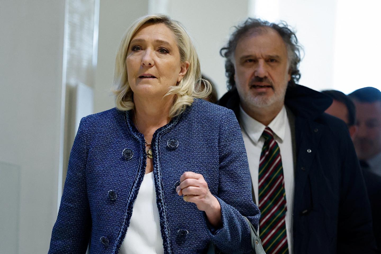 Regarder la vidéo Affaire des assistants parlementaires du FN : Marine Le Pen, son parti et 12 personnes font appel ; les autres condamnés acceptent leurs peines
