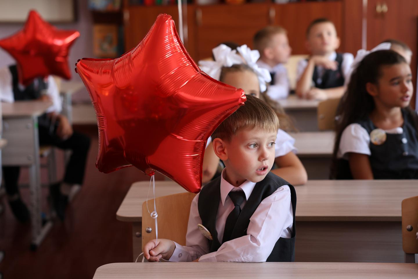Au cours de visioconférences clandestines, des enseignants russes imaginent l’après-Poutine