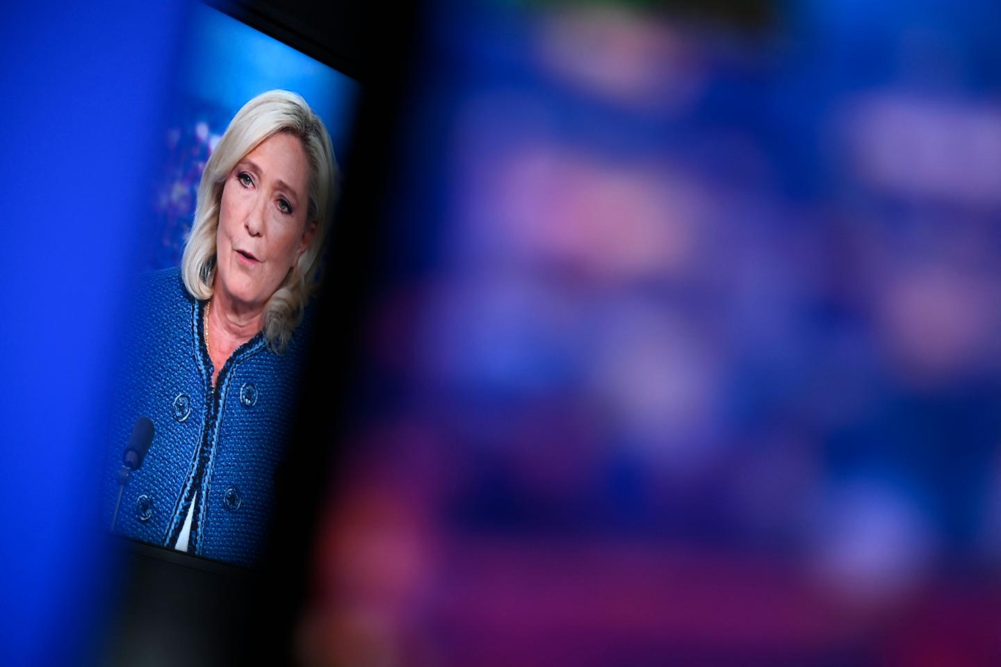 Marine Le Pen, after conviction, chooses denial and clings to her political future