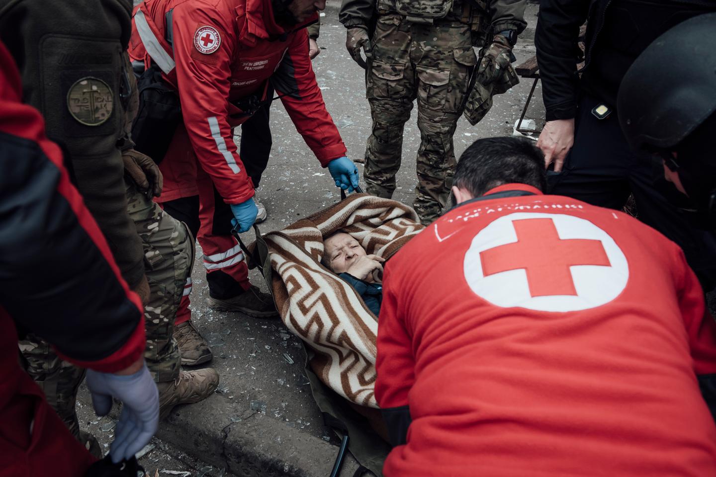 In a barracks in Northern England, Ukrainian soldiers are trained in battlefield medicine
