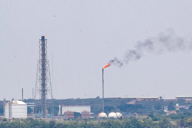 Une raffinerie de pétrole sur le lac Maracaibo (Venezuela), le 19 mars 2025.
