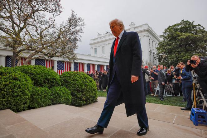 Le président américain, Donald Trump, dans la roseraie de la Maison Blanche pour sa présentation des nouveaux droits de douane, à Washington, le 2 avril 2025.