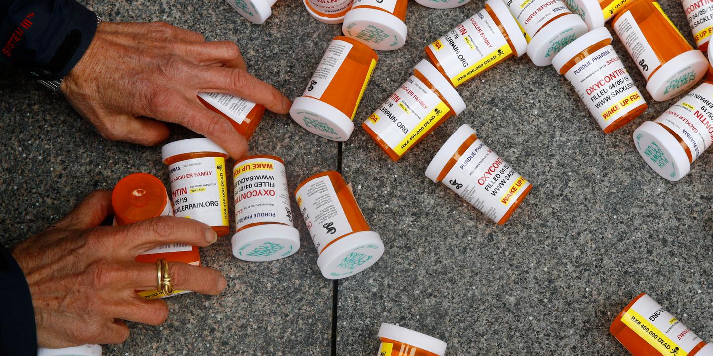 Crise des opioïdes aux Etats-Unis : le laboratoire pharmaceutique Mylan accepte de payer jusqu’à 335 millions de dollars