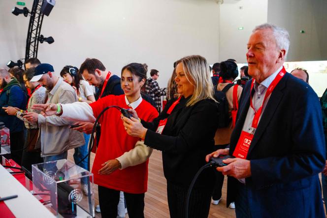 Une présentation de la Switch 2 au Grand Palais, à Paris, le 2 avril 2025. La majorité des jeux de lancement de la nouvelle console seront des rééditions de titres déjà existants, parfois vieux de près de 10 ans.