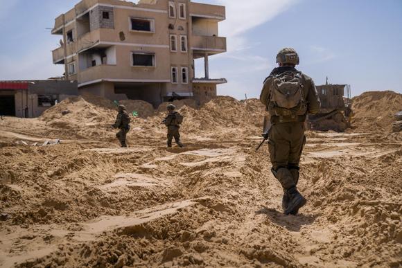 Une image publiée par l’armée israélienne montrant des soldats israéliens à Gaza, le 2 avril 2025.