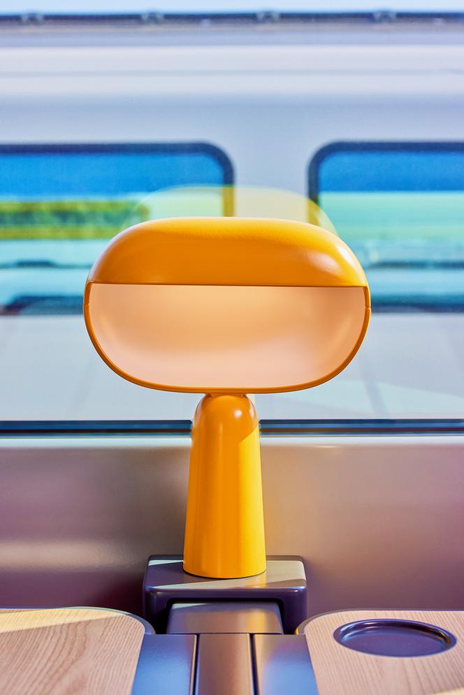 La lampe conçue par l’agence AREP et le studio Nendo équipera les TGV InOui sur la ligne Paris-Lyon-Marseille au début de l’année 2026.