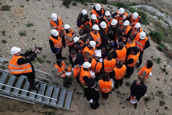 Le ministre des transports, Philippe Tabarot, sur le site de la construction de l’autoroute A69, à Castres (Tarn), le 4 avril 2025.