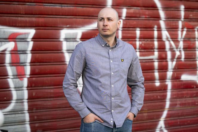 L’activiste antifasciste albanais Rexhino Abazaj, dit « Gino », à Paris, le 4 avril 2025.