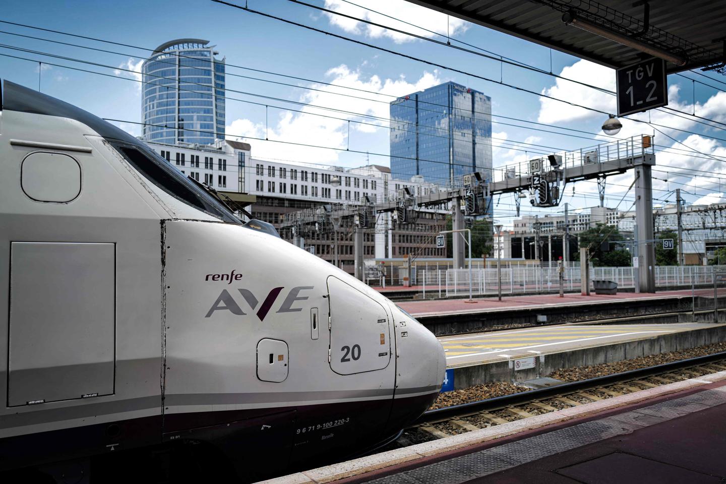 Les sénateurs imposent à SNCF Connect de distribuer les billets de train de ses concurrents