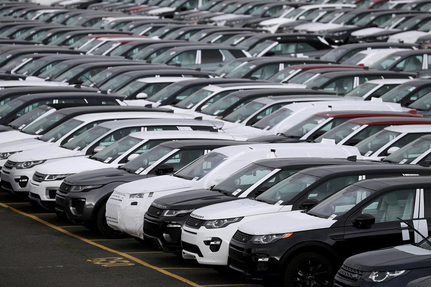 Januar Land Rover suspends shipments to US in April over tariffs