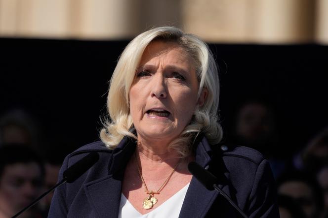 Marine Le Pen, lors du rassemblement national du parti d’extrême droite à Paris, le 6 avril 2025.